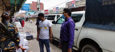 ভাঙ্গায় লকডাউন বাস্তবায়ন করতে বৃষ্টির মধ্যেও প্রশাসন মাঠে ভাঙ্গায় লকডাউন বাস্তবায়ন করতে বৃষ্টির মধ্যেও প্রশাসন মাঠে